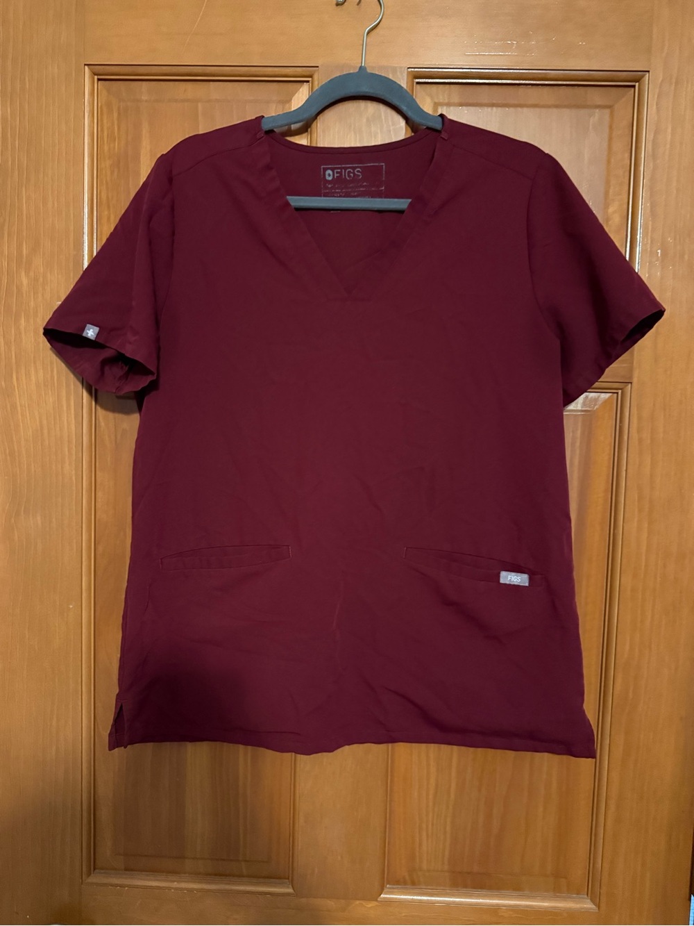 Figs 3 pocket scrub top in burgundy size M